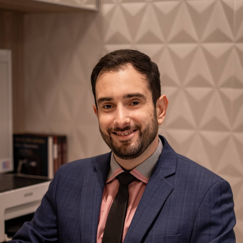 Dr. Rodrigo Kouzak, médico mastologista